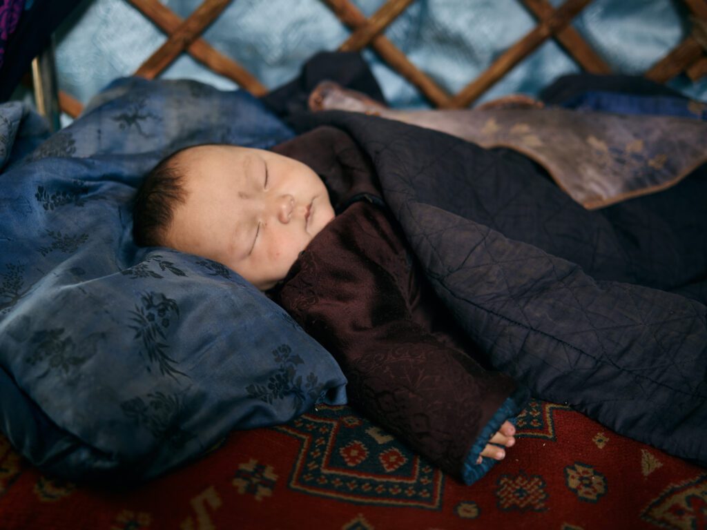 can i squish my baby while sleeping on my side